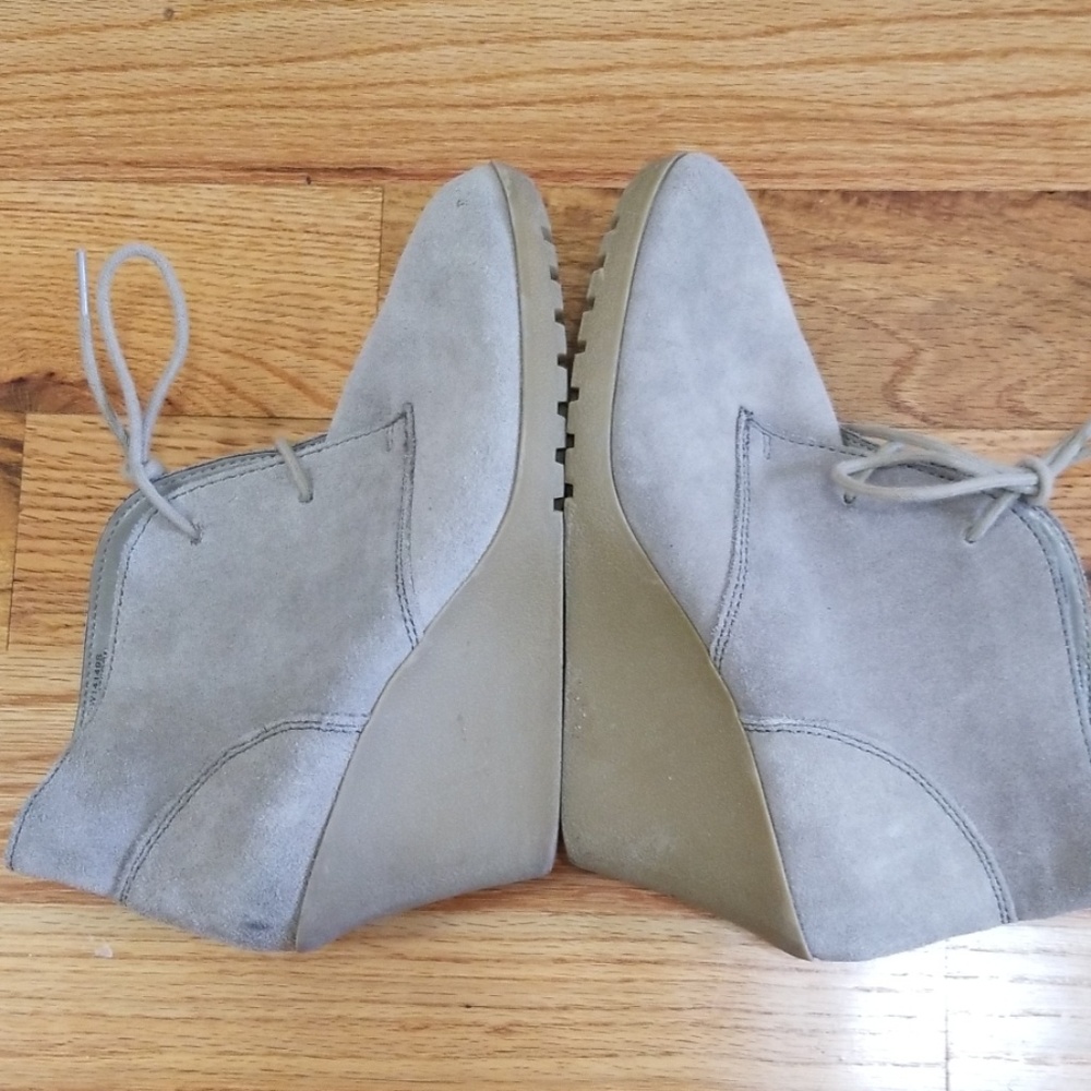 White Mountain 🔵Wedge Booties - Picture 1 of 8